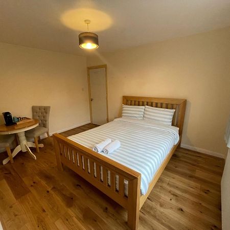 Daisy Apartment Whetstone Ngoại thất bức ảnh