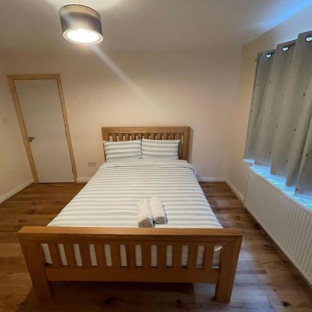Daisy Apartment Whetstone Ngoại thất bức ảnh
