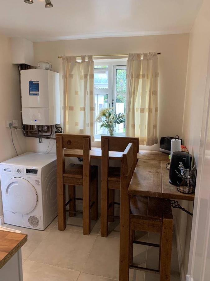 Daisy Apartment Whetstone Ngoại thất bức ảnh