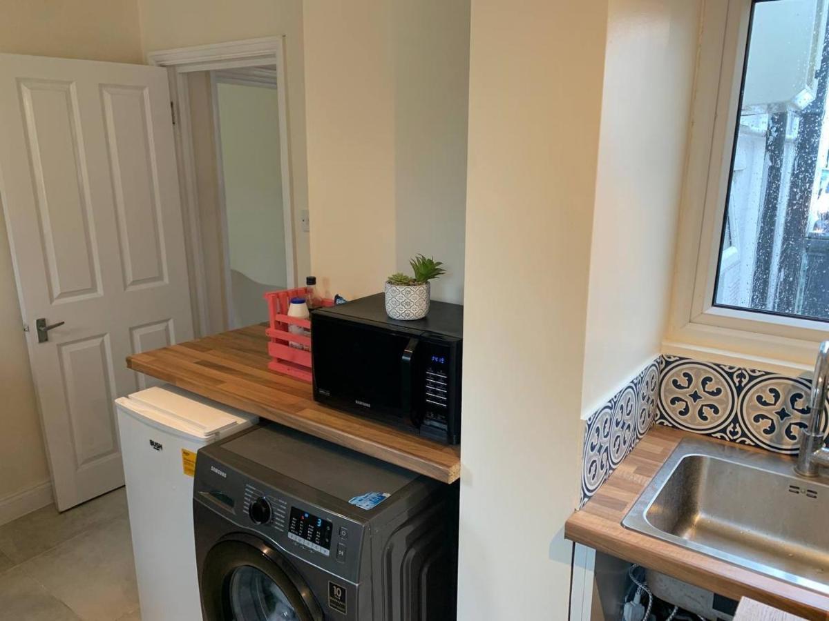 Daisy Apartment Whetstone Ngoại thất bức ảnh