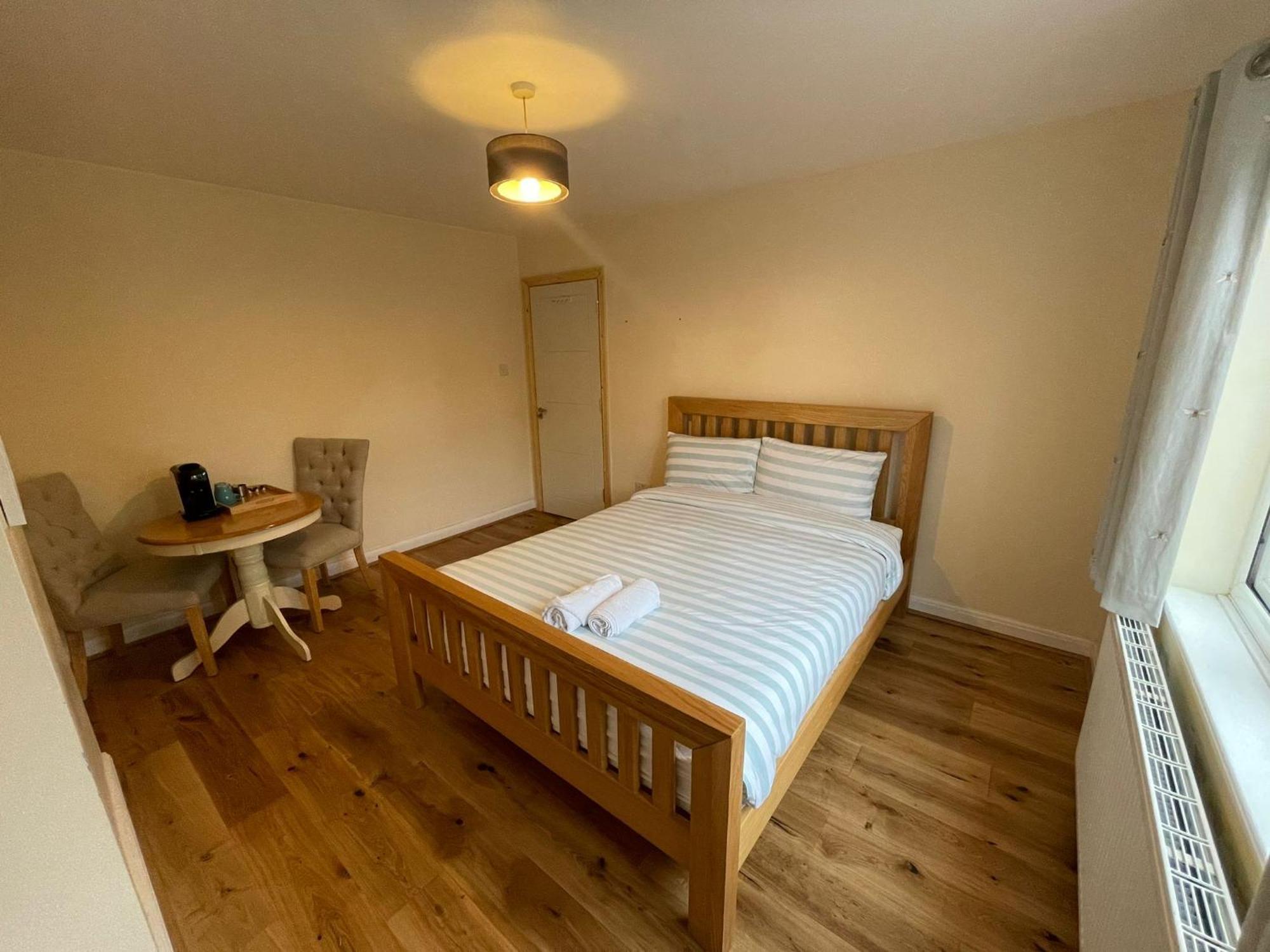 Daisy Apartment Whetstone Ngoại thất bức ảnh